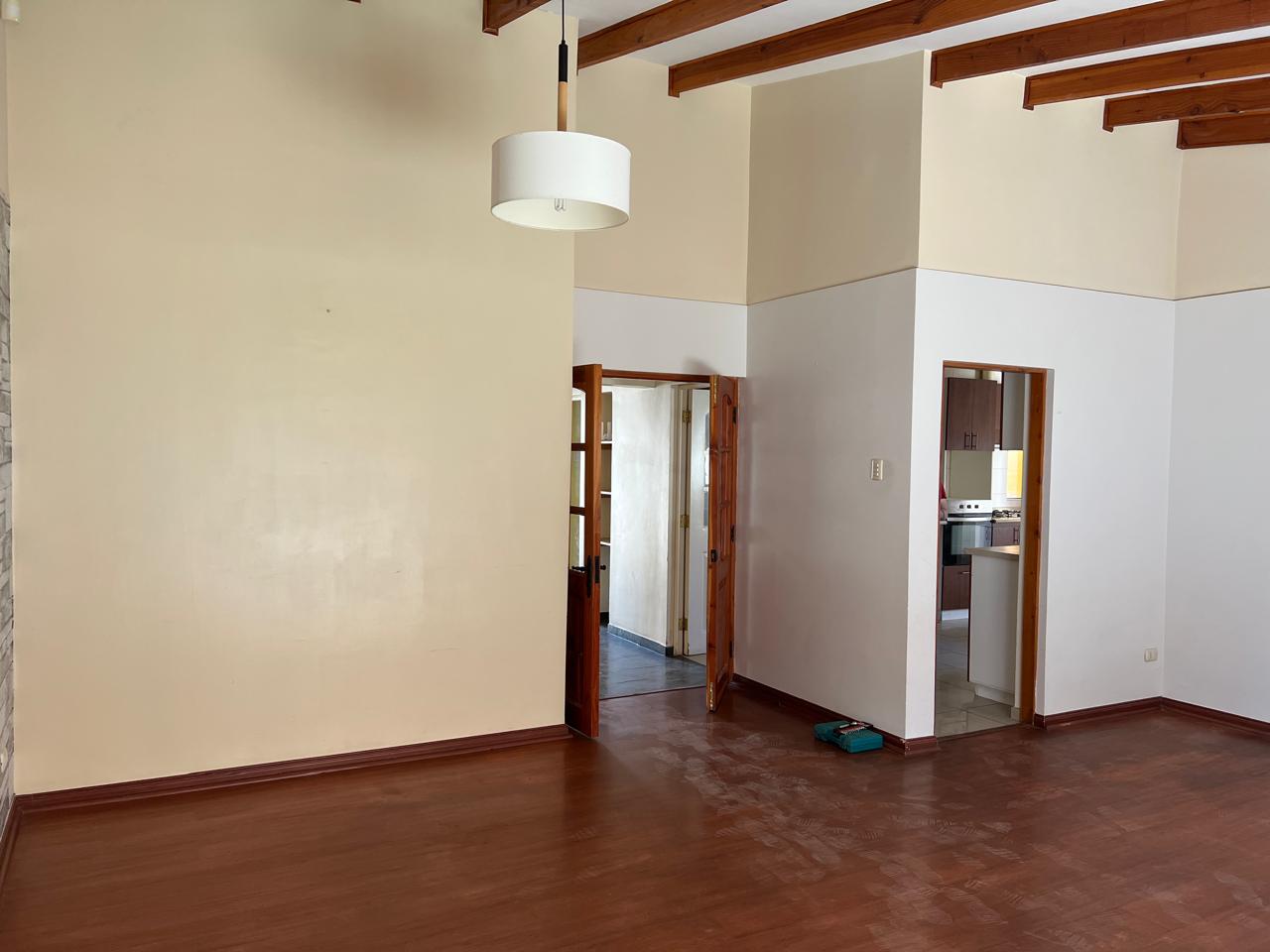 CONDOMINIO LAS ACACIAS - AMPLIA CASA.-